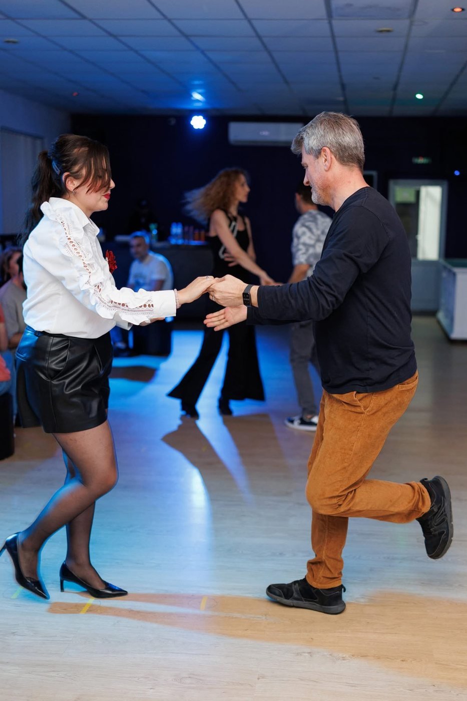 Bailando Contigo