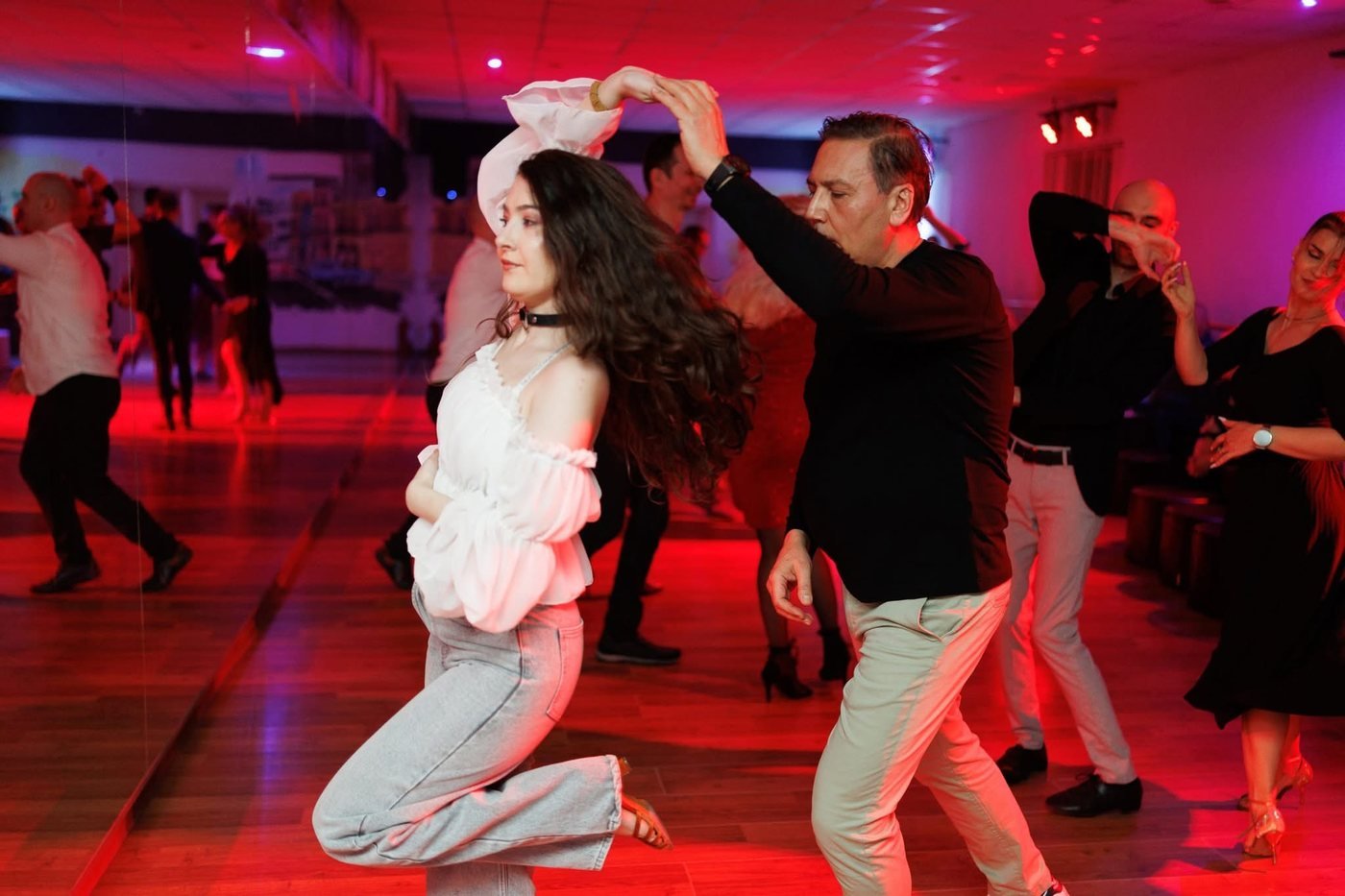 Bailando Contigo