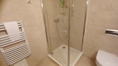 Camera 3 – Cameră Duplex Junior — bathroom, alternate angle