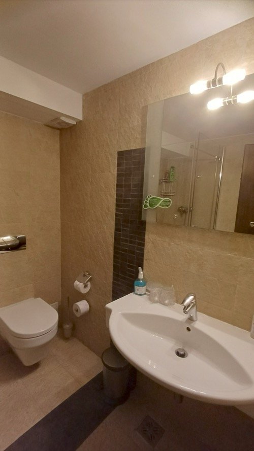 Camera 4 – Cameră Duplex Junior — bathroom detail
