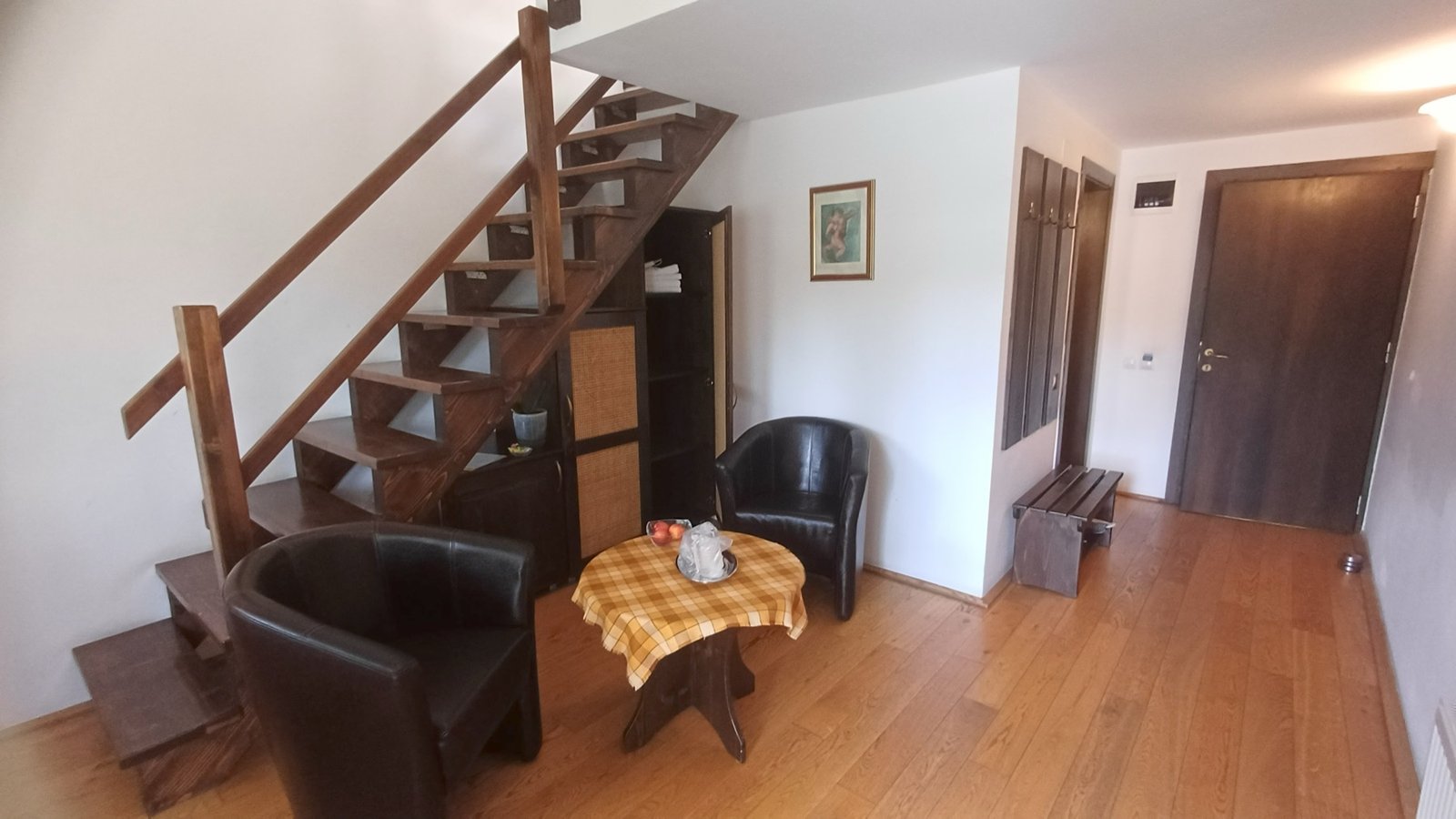 Room 3 – Junior Duplex — ground floor seating area