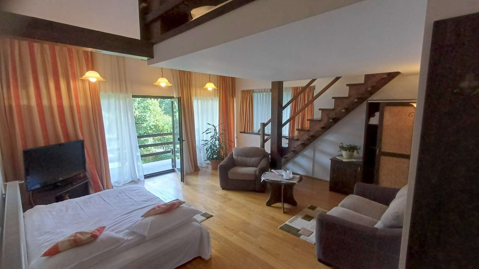 Room 5 – Duplex Superior — full room view with stairs and balcony